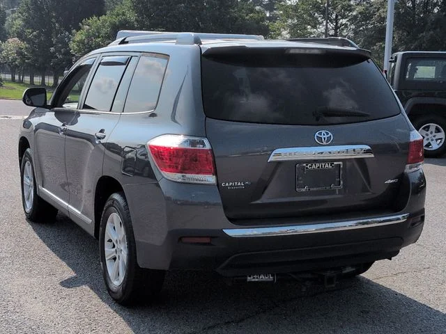 Used 2013 Gray Toyota SE image 5