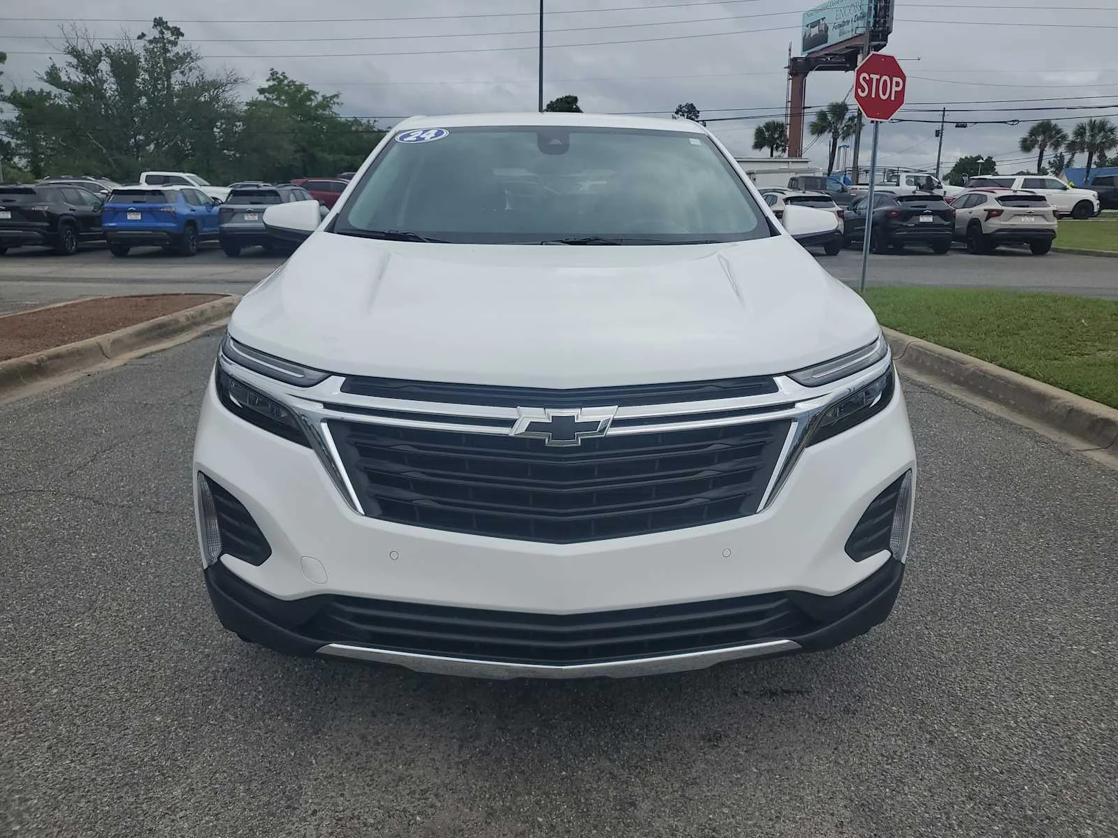 Used 2024 Summit White Chevrolet LT image 9
