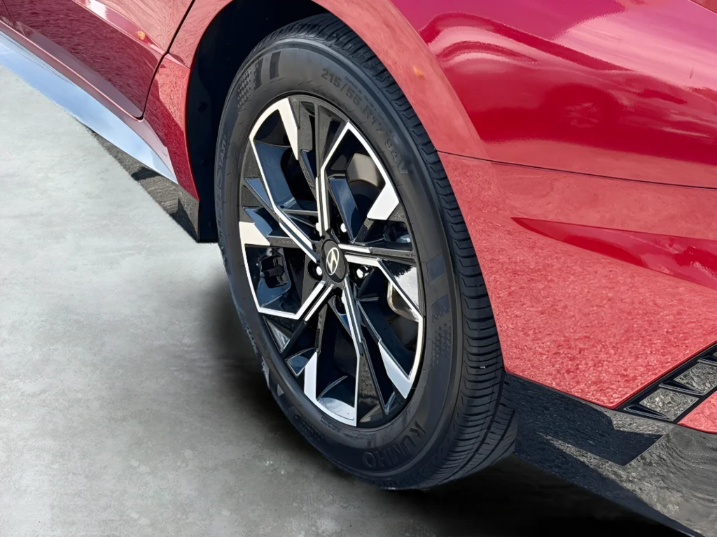 Used 2025 Ultimate red Hyundai SEL image 9
