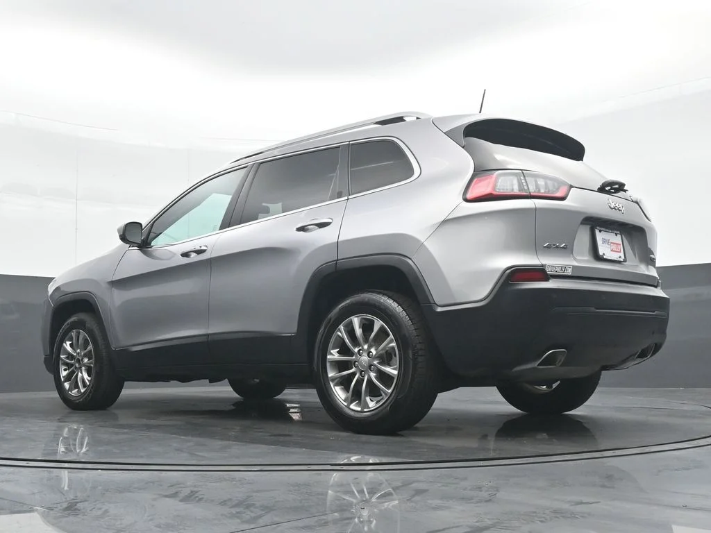 Used 2019 Silver Jeep Latitude Plus image 28
