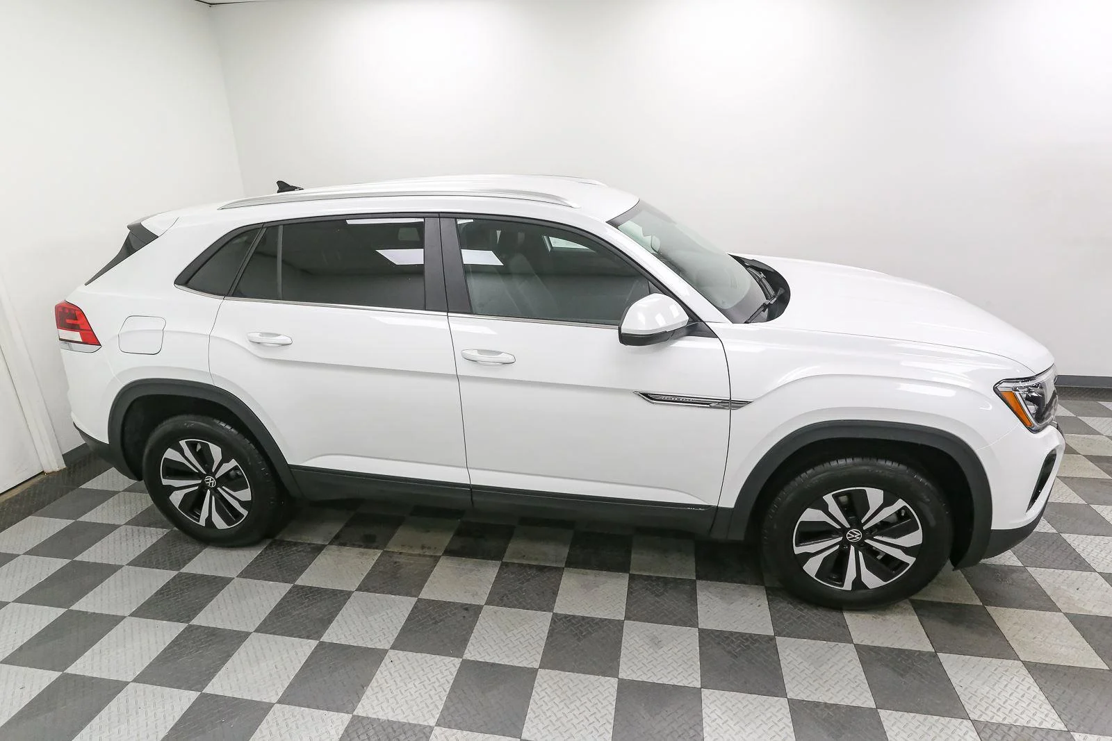 New 2026 Opal White Pearl Volkswagen 2.0T SE image 5
