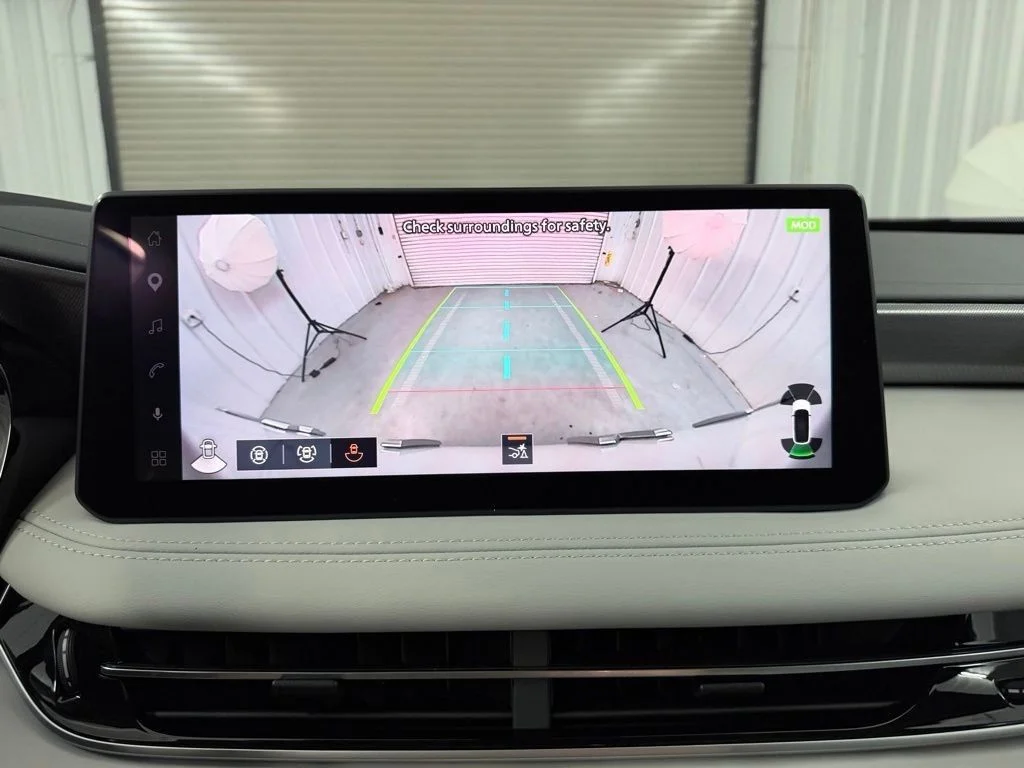 New 2027 RADIANT WHITE INFINITI Luxe FWD image 18