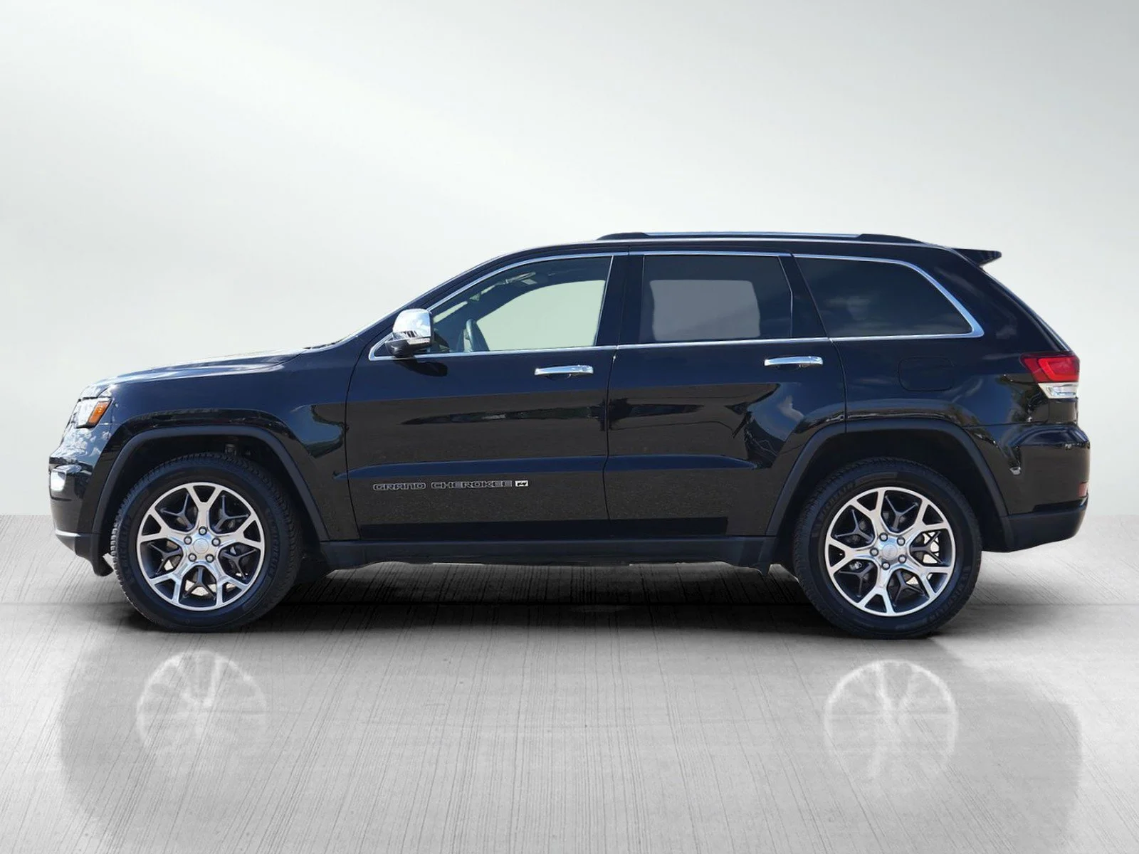 Used 2022 Jeep Grand Cherokee WK Limited with VIN 1C4RJFBG2NC142289 for sale in Hopkins, Minnesota