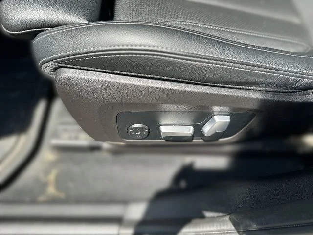 Used 2023 Black BMW xDrive30i image 14