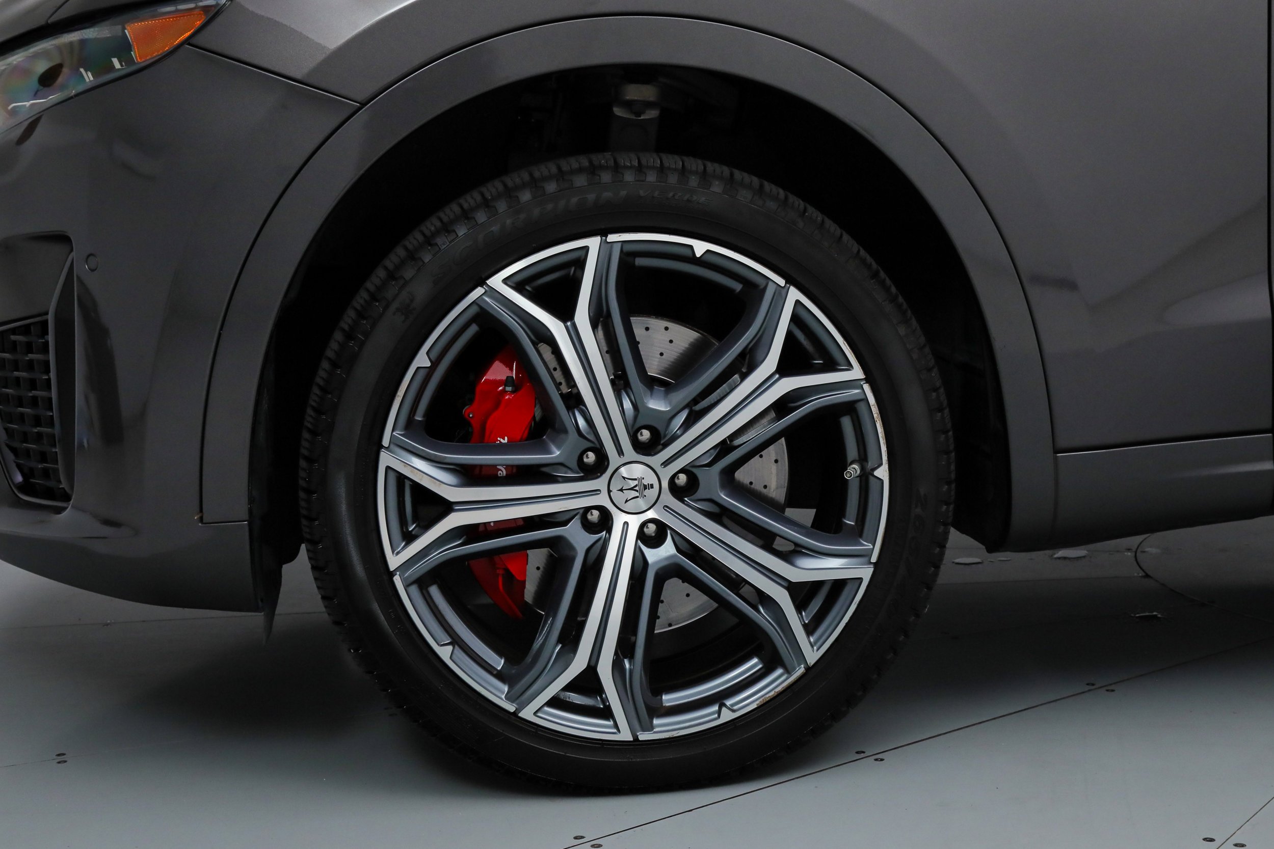 Used 2023 Gray Maserati Modena image 18