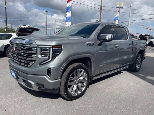Used 2025 Silver GMC Denali image 3