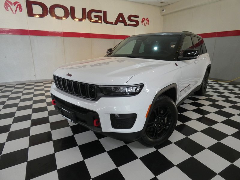 2022 Jeep Grand Cherokee Trailhawk's photo
