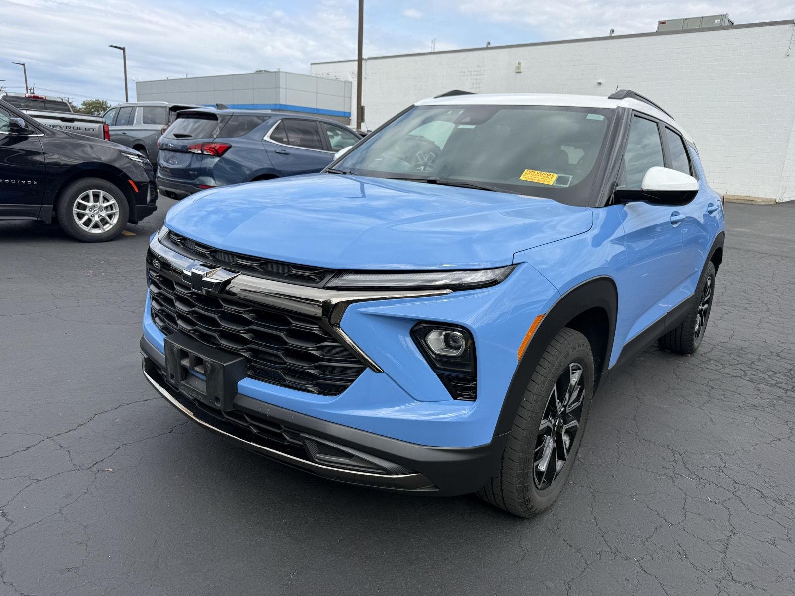Used 2024 Fountain Blue Chevrolet ACTIV image 4