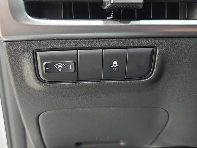 Used 2025 White Hyundai SE image 26