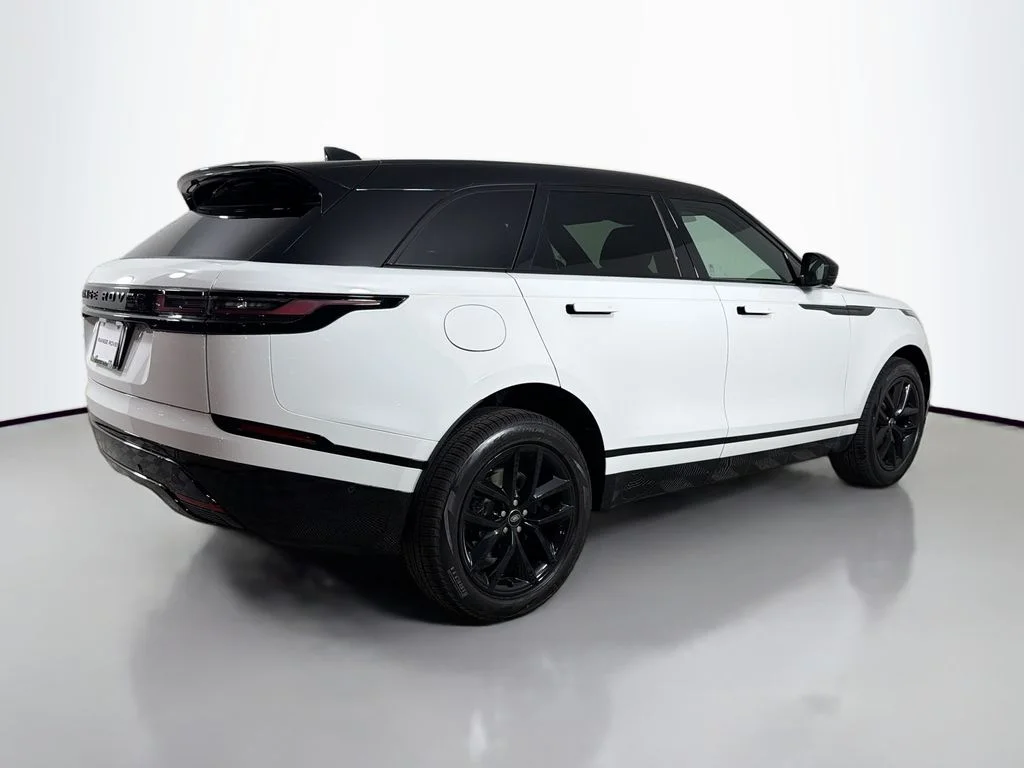New 2026 Fuji White Land Rover Dynamic SE image 5