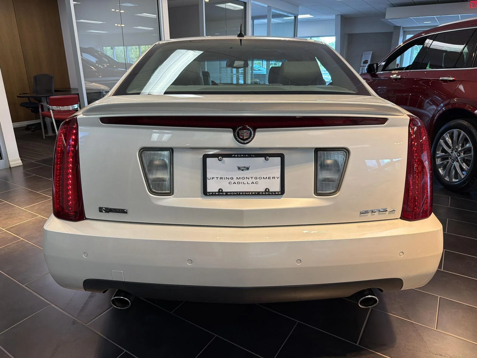 Used 2005 White Diamond Cadillac 4DR SDN V8 image 4