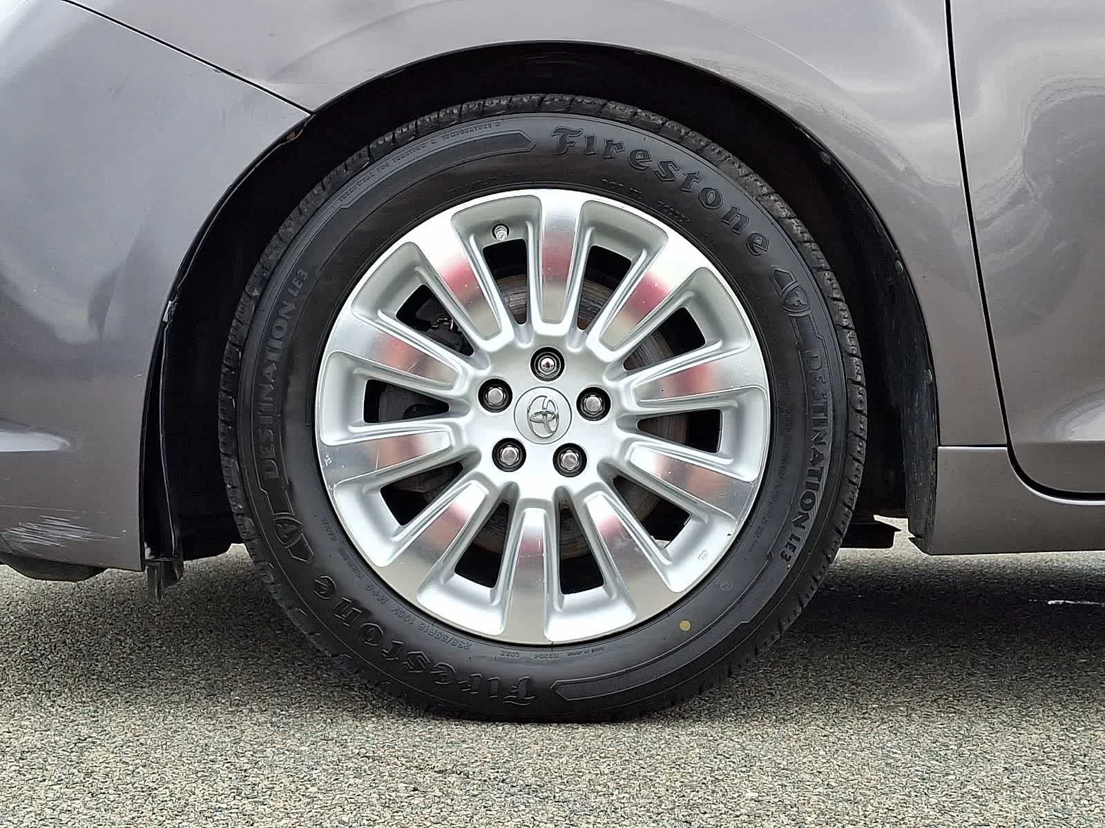 Used 2016 Predawn Gray Mica Toyota XLE Premium image 9