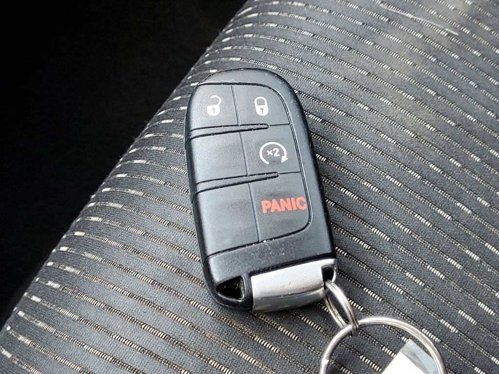 Used 2014 Blue Pearl Dodge SXT image 27