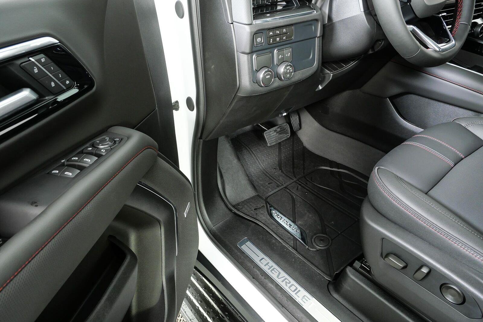 2026 Chevrolet Suburban RST - Photo 6