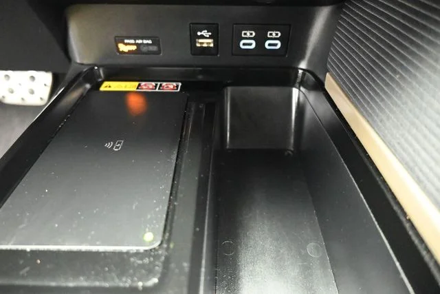 Used 2025  Toyota SE image 24
