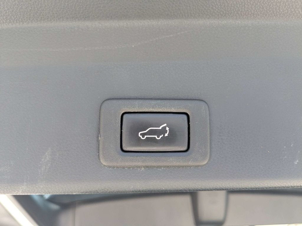 Used 2019 White Subaru Touring image 18