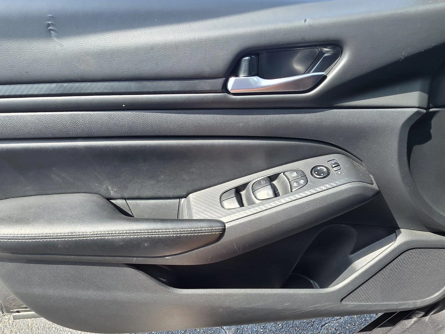 Used 2025 Gun Metallic Nissan SV image 25
