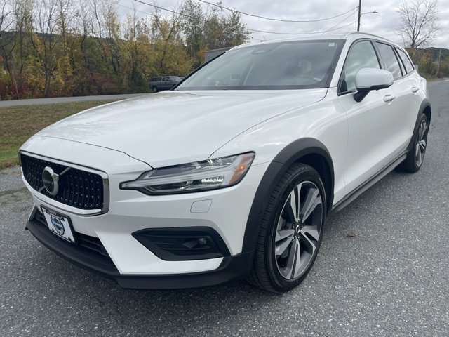 2023 Volvo V60 Cross Country Plus