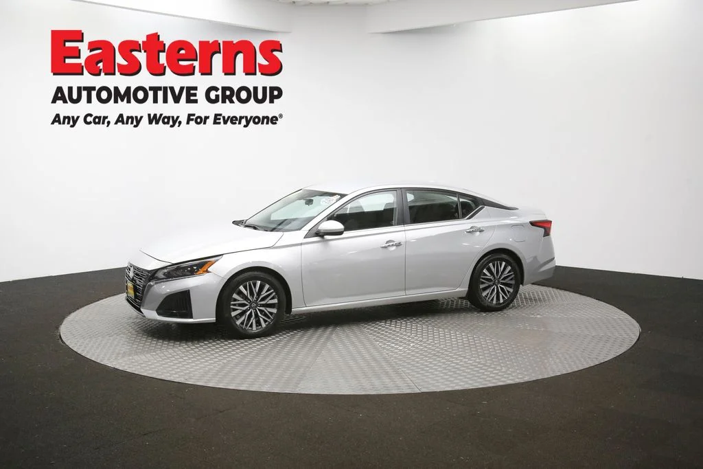 Used 2023 Silver Nissan 2.5 SV image 57