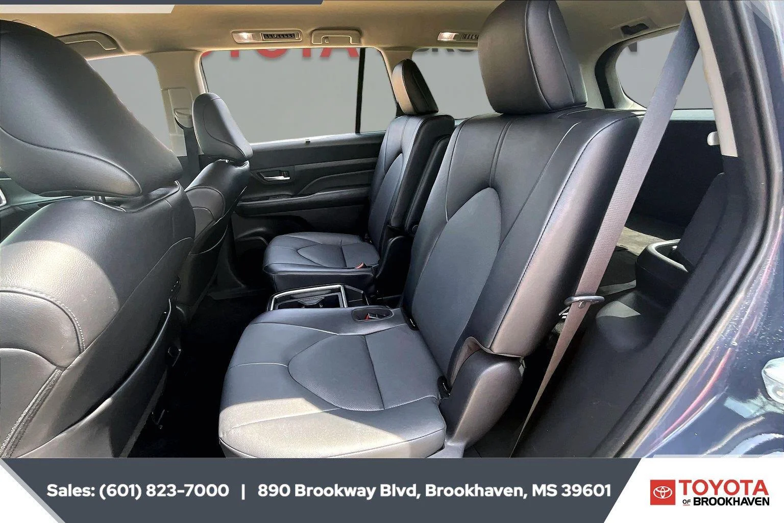 Used 2025 Storm Cloud Toyota XLE image 19