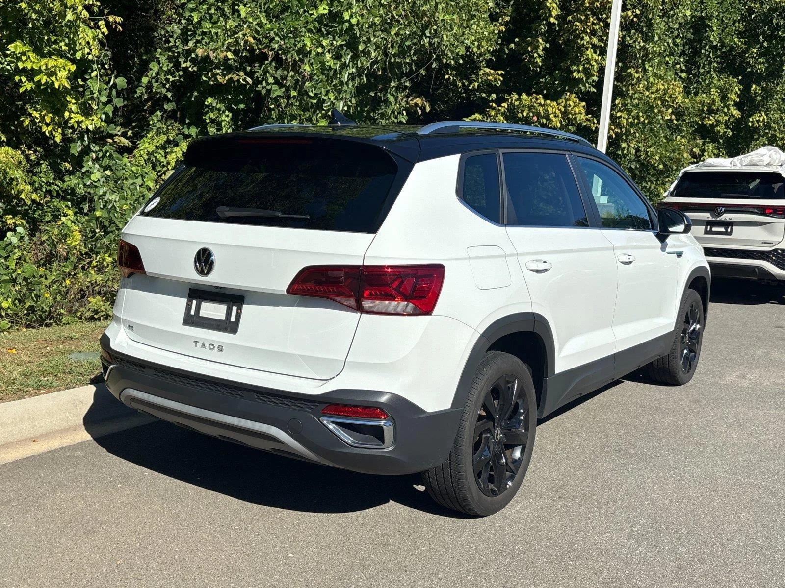 Certified Used 2023 Pure White Volkswagen SE image 5