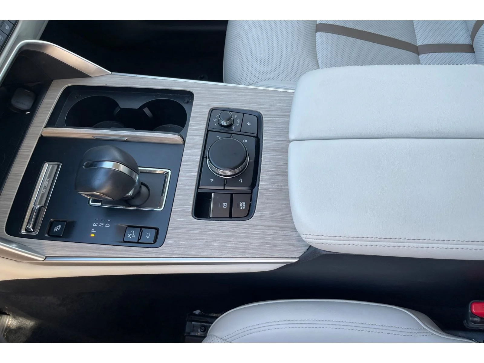 Used 2024 PLATINUM QUARTZ Mazda Premium Plus image 33
