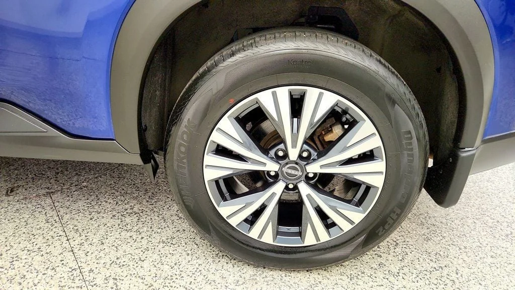 Used 2023 Caspian Blue Metallic Nissan AWD SV image 9