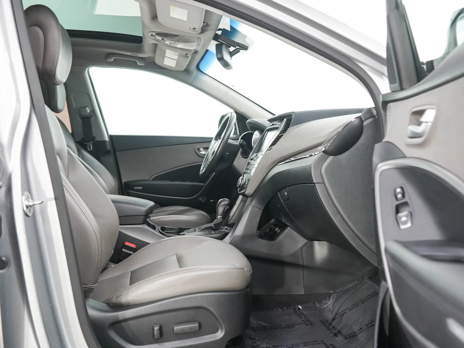 Used 2016 Iron Frost Hyundai SE image 12