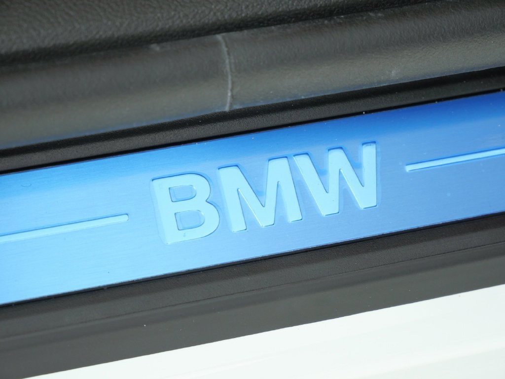 New 2026 Mineral White Metallic BMW 330i xDrive image 23