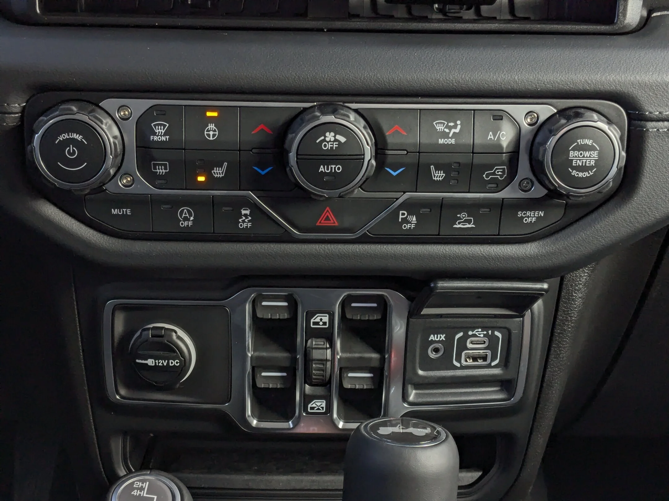 New 2026 Grey Jeep Sahara - - 4x4 - McKinley Leather - Body-Color Top - Alpine Audio - Remote Start & More! image 21