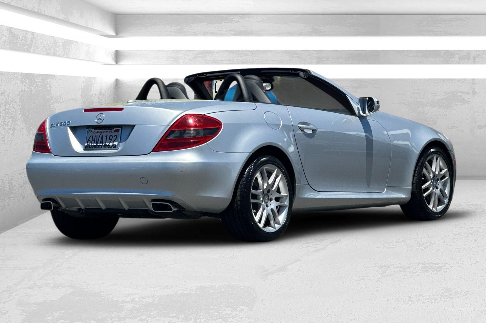 Used 2009 Silver Mercedes-Benz SLK 300 image 4