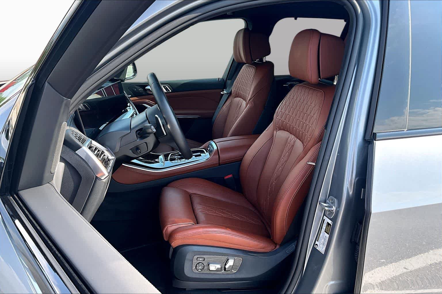 Used 2026 Skyscraper Grey Metallic BMW sDrive40i image 8