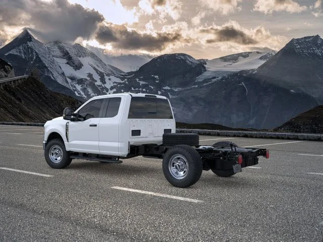 New 2026 Oxford White Ford XL image 4