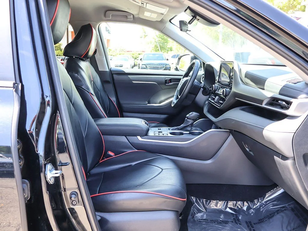 2024 Toyota Highlander LE - Photo 27