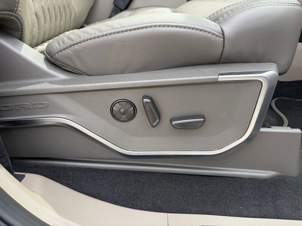 New 2026 White Ford Platinum image 29