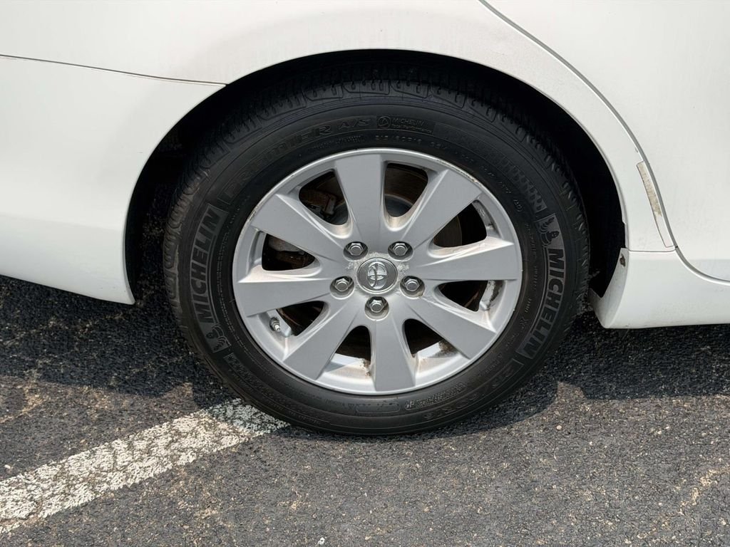 Used 2007 White Toyota Base image 25