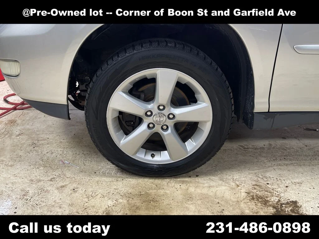 Used 2004  Lexus 330 image 10