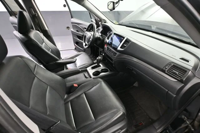 Used 2016 Black Honda EX-L image 48