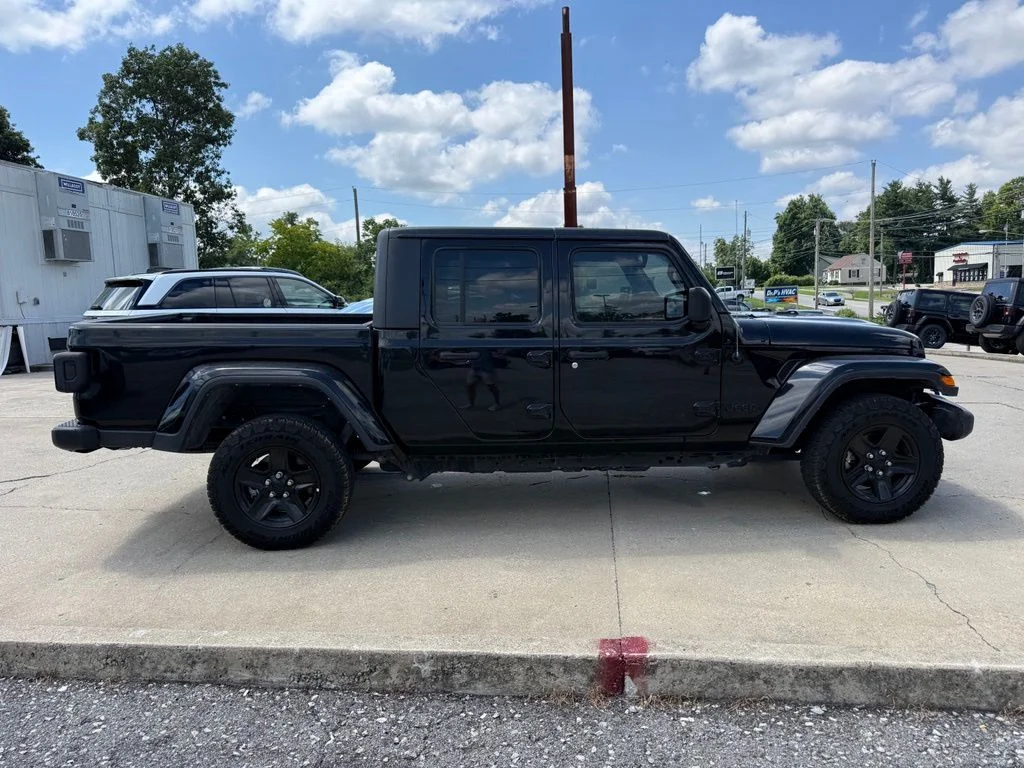 Used 2021 Black Jeep Sport image 5
