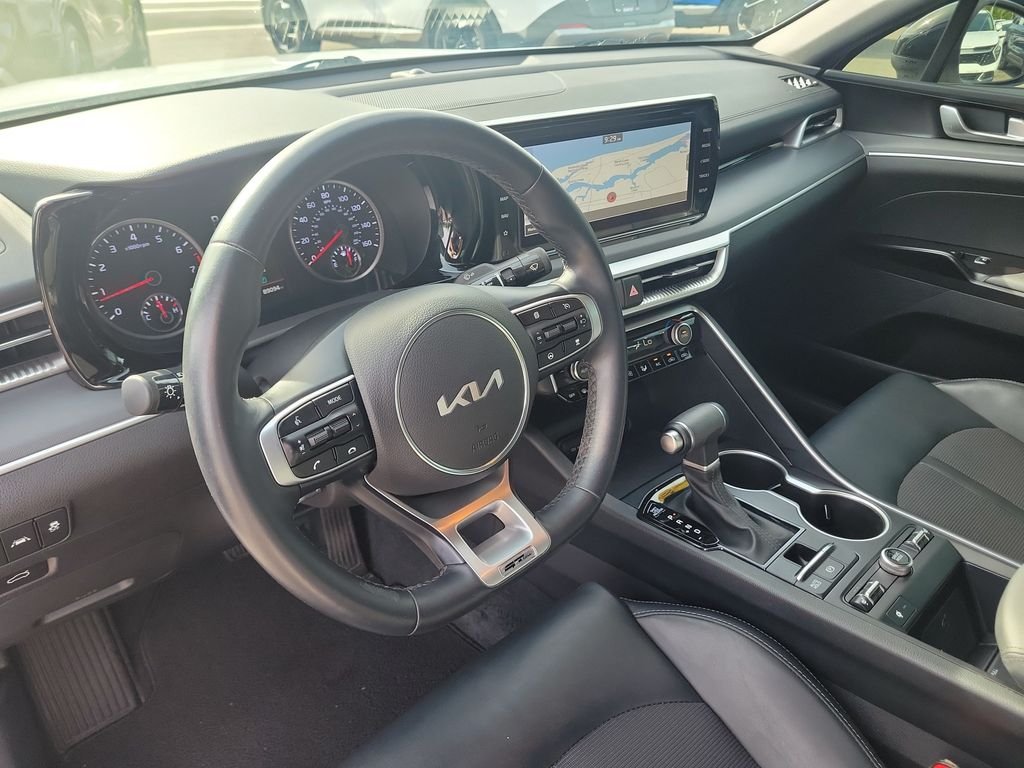 Used 2024 White Kia GT-Line image 21