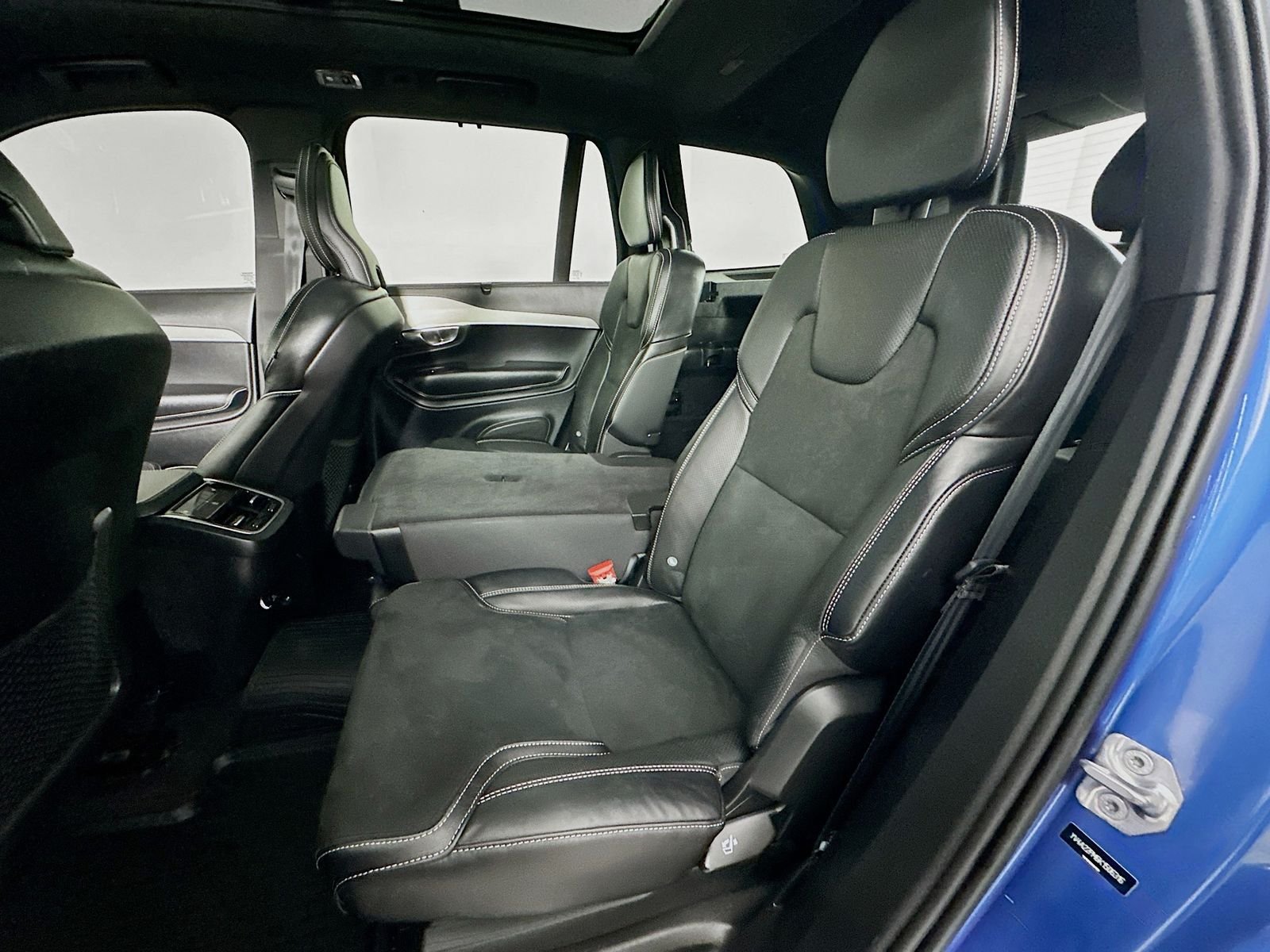 Used 2019 Blue Metallic Volvo T6 R-Design image 26