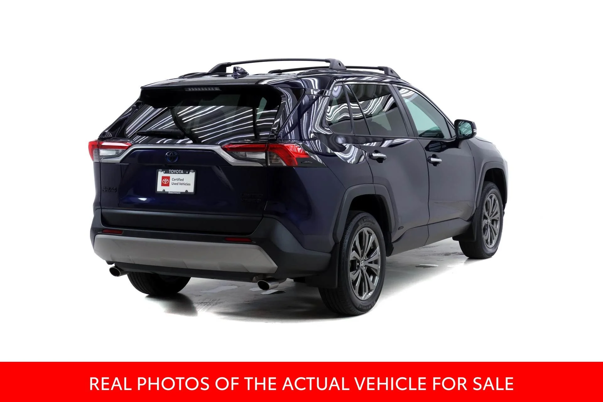 Used 2022  Toyota Limited image 2