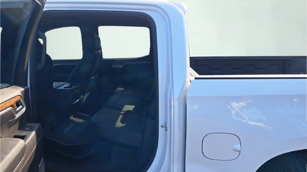Used 2022  Chevrolet High Country image 12