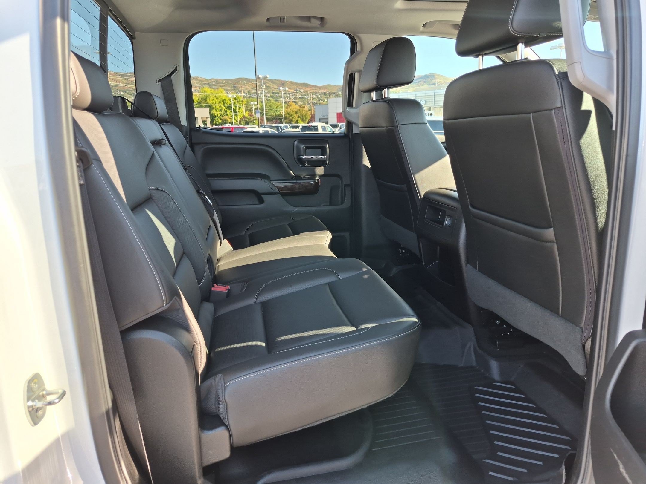 Used 2018 White GMC SLT image 28
