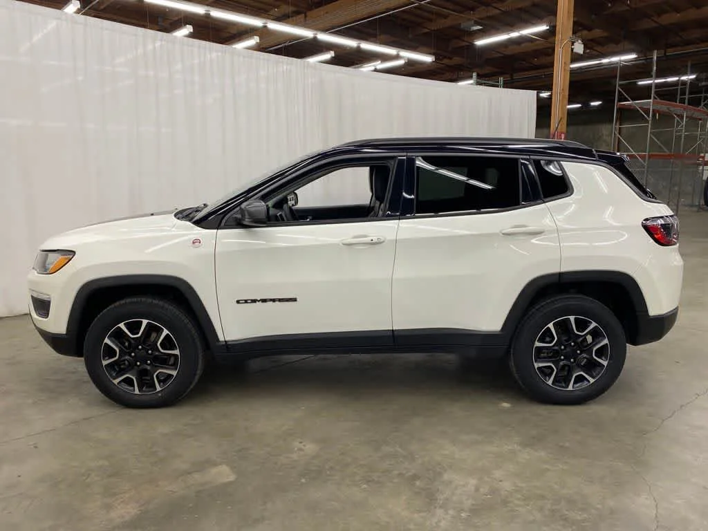 Used 2021 White Clearcoat Jeep Trailhawk image 3