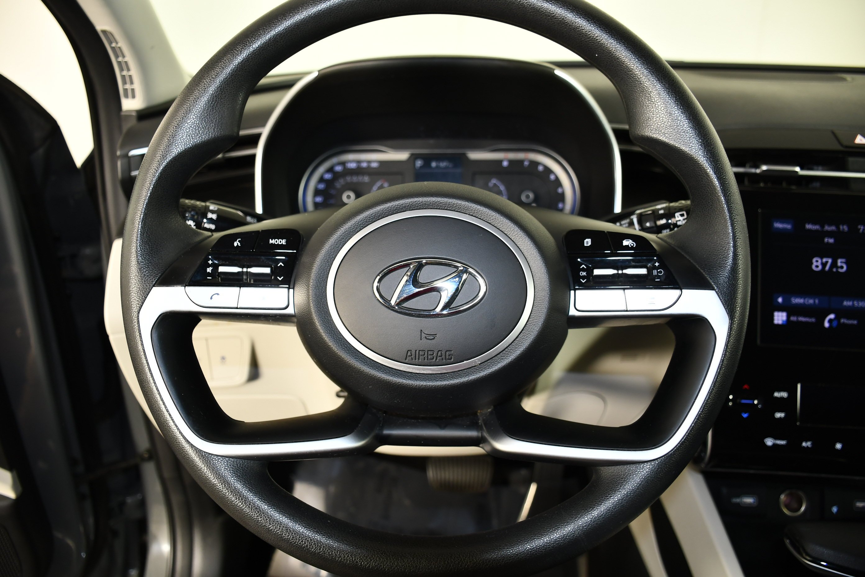 Used 2024 Hampton Gray Hyundai SEL image 13