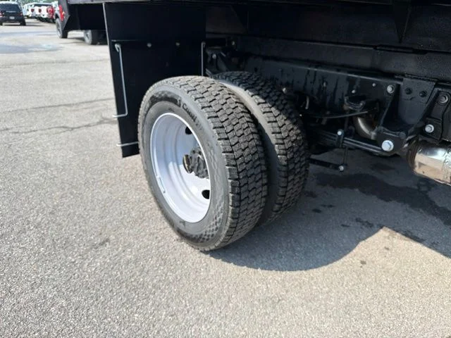 New 2026 Oxford White Ford F-550® XL image 37