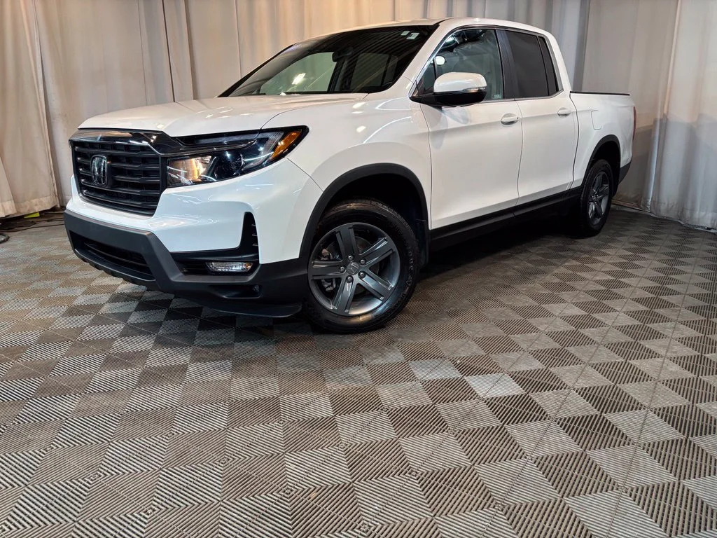 Certified Used 2023 Platinum White Pearl Honda AWD RTL image 30