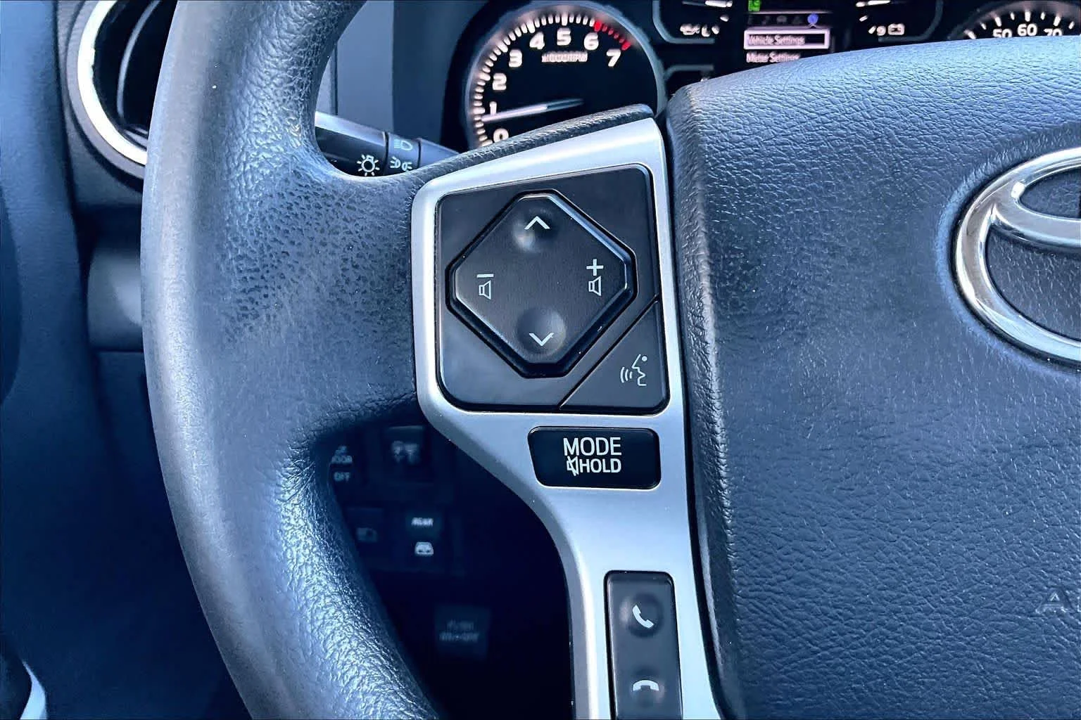 Used 2018 Cement Toyota SR5 image 25