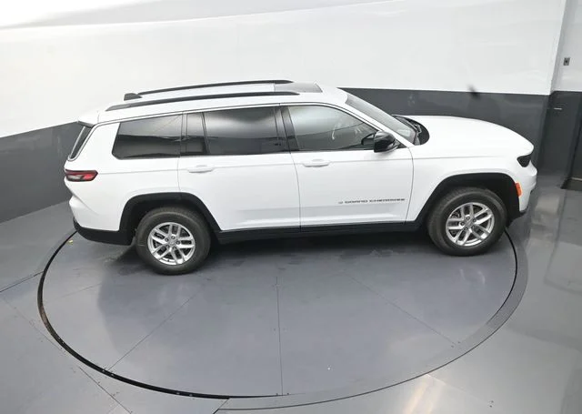 New 2026 Bright White Clear-Coat Exterior Paint Jeep Laredo X image 18